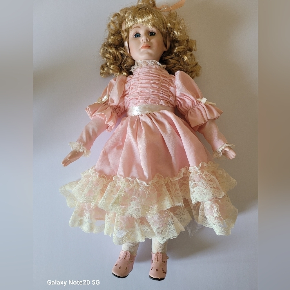 DYNASTY DOLL COLLECTION vintage porcelain doll